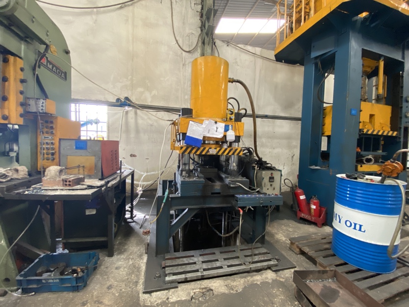Hydraulic press 5.JPG